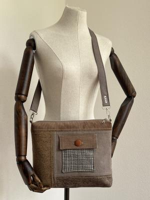 "Flickenwerk IV mit Tasche" - TAUPE